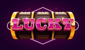 f61pp Online Slots Myanmar ကစားသူများ Mobile APP ဖြင့် Slot Reels Spin ချပြီး MMK ဆုငွေ ရရှိနေသောမြင်ကွင်း